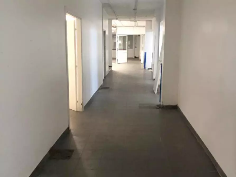 Immagine 12 di Capannone industriale in affitto  in VIA MONTELEONE DI FERMO a Roma