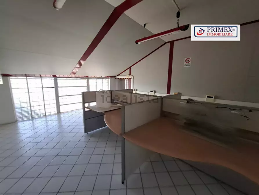 Immagine 15 di Capannone industriale in affitto  in VIA MONTELEONE DI FERMO a Roma