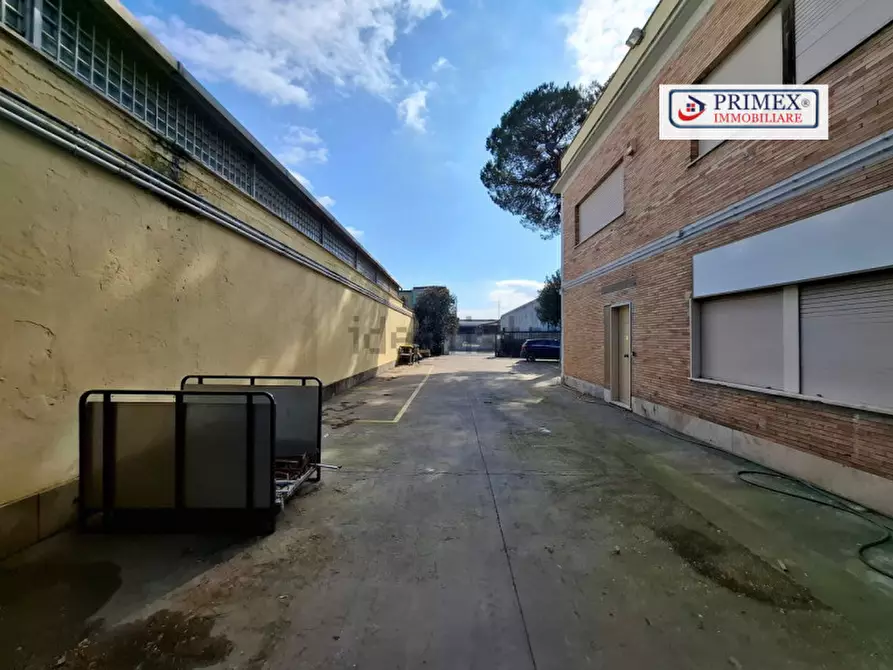 Immagine 19 di Capannone industriale in affitto  in VIA MONTELEONE DI FERMO a Roma