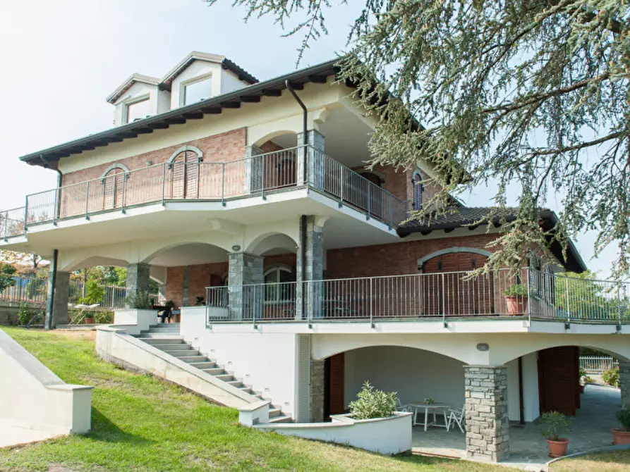 Immagine 1 di Villa in vendita  in Via Sosso 82 a Casale Monferrato