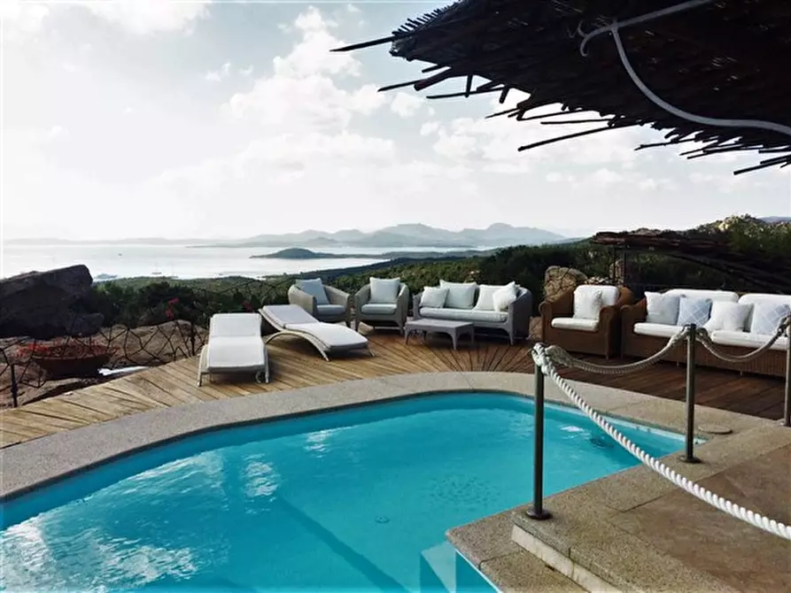 Immagine 31 di Villa in vendita  in via li scali a Arzachena