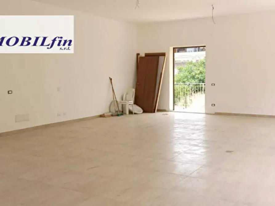 Immagine 10 di Negozio in vendita  in via nazionale a Misilmeri