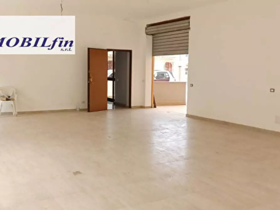 Immagine 11 di Negozio in vendita  in via nazionale a Misilmeri