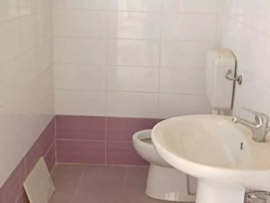 Immagine 12 di Negozio in vendita  in via nazionale a Misilmeri