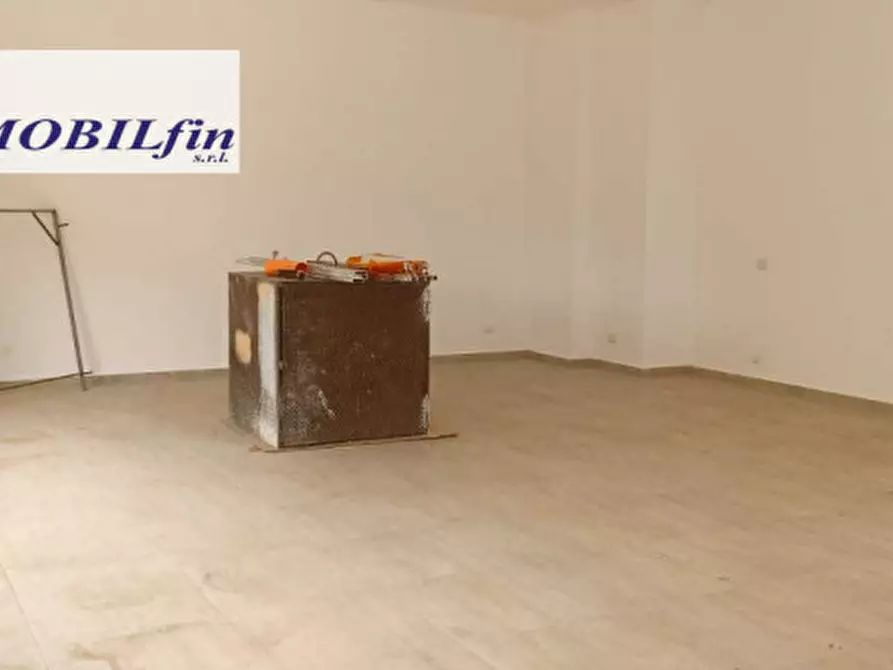 Immagine 13 di Negozio in vendita  in via nazionale a Villabate