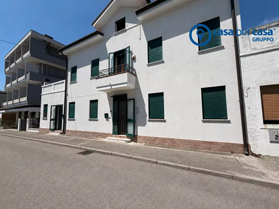 Immagine 2 di Villetta a schiera in vendita  in Adria, Via Alberto Mario a Adria