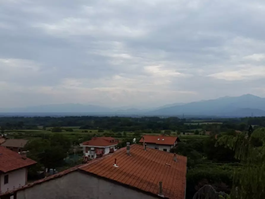 Immagine 2 di Palazzo in vendita  in VIA UMBERTO 15/17 a Cuceglio