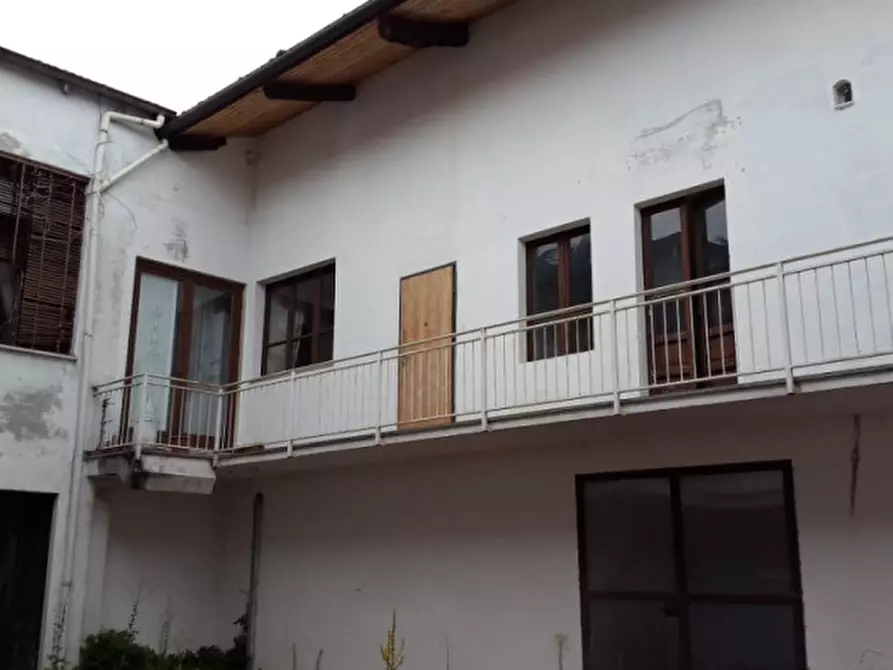 Immagine 4 di Palazzo in vendita  in VIA UMBERTO 15/17 a Cuceglio