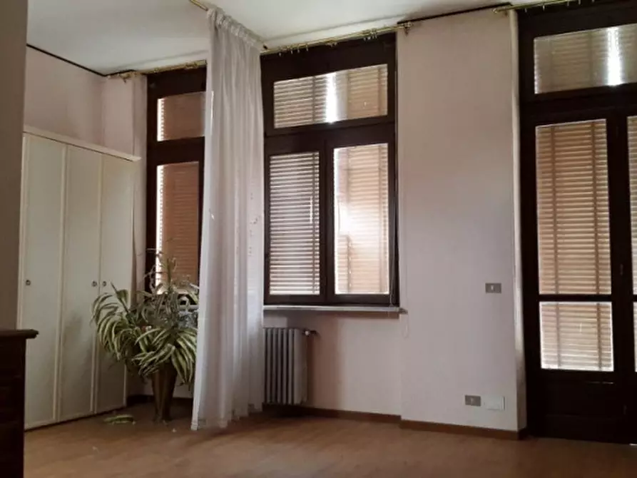 Immagine 9 di Palazzo in vendita  in VIA UMBERTO 15/17 a Cuceglio