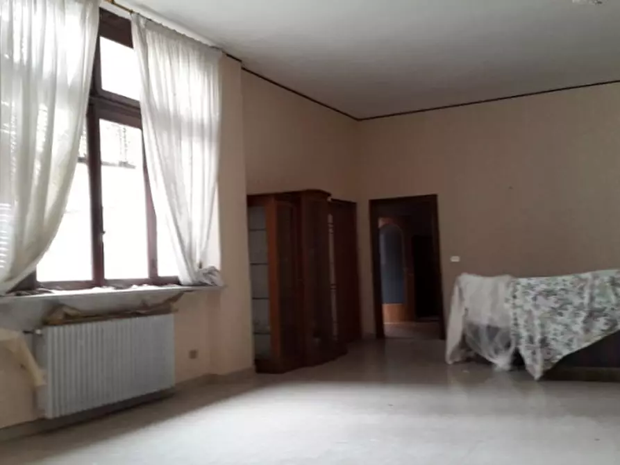 Immagine 10 di Palazzo in vendita  in VIA UMBERTO 15/17 a Cuceglio