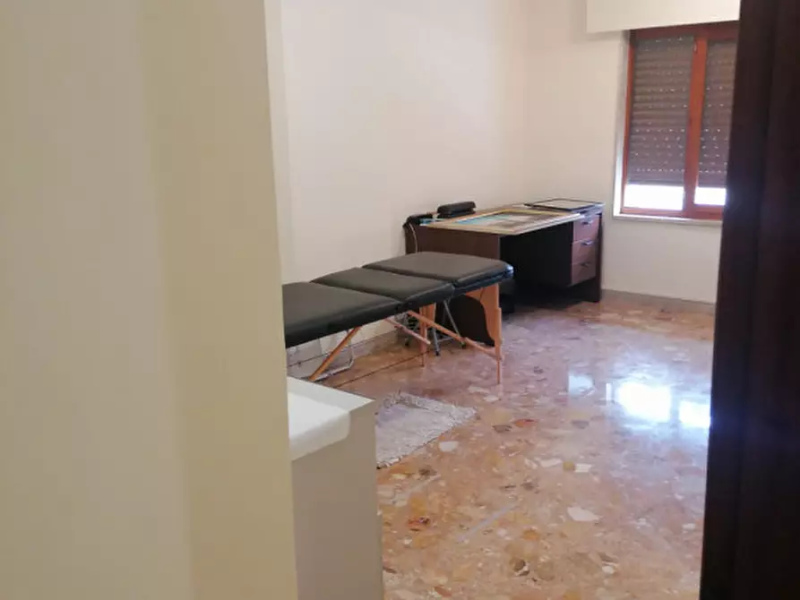 Immagine 5 di Ufficio in vendita  a Vittoria