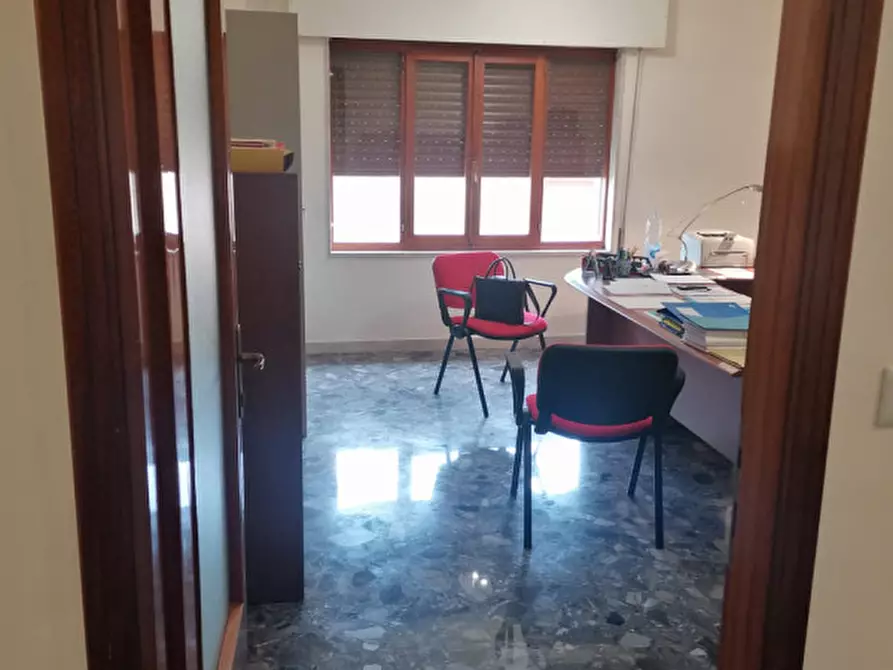 Immagine 6 di Ufficio in vendita  a Vittoria