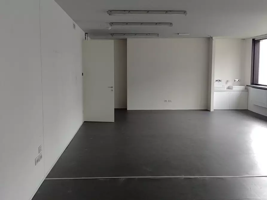 Immagine 10 di Attività commerciale in affitto  in VIA BARTOLOMEO COLLEONI a Agrate Brianza