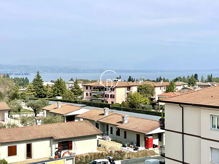 Immagine 2 di Attico in vendita  a Desenzano Del Garda