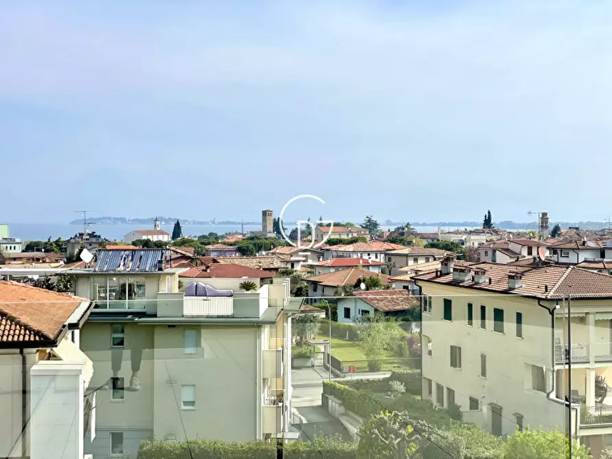 Immagine 3 di Attico in vendita  a Desenzano Del Garda