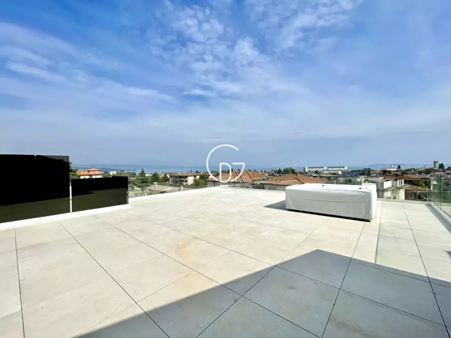 Immagine 6 di Attico in vendita  a Desenzano Del Garda