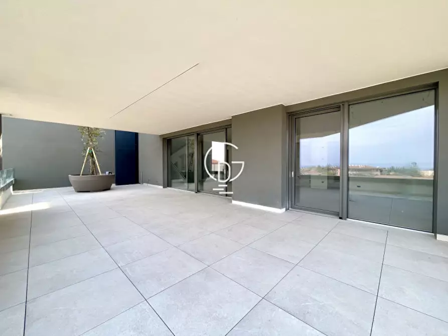 Immagine 19 di Attico in vendita  a Desenzano Del Garda