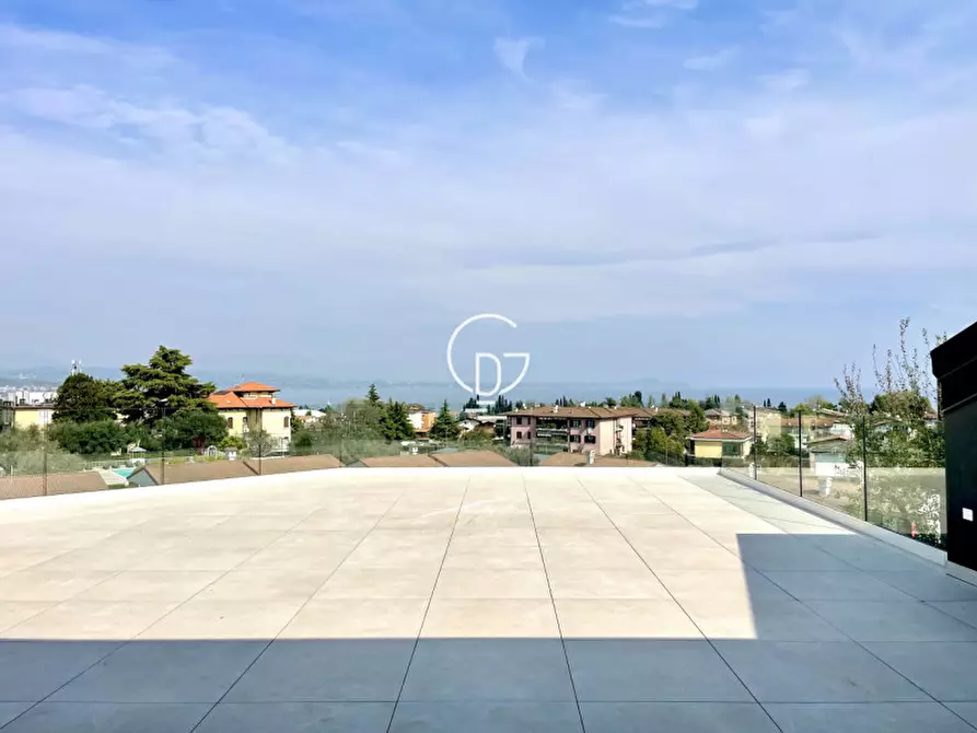 Immagine 20 di Attico in vendita  a Desenzano Del Garda