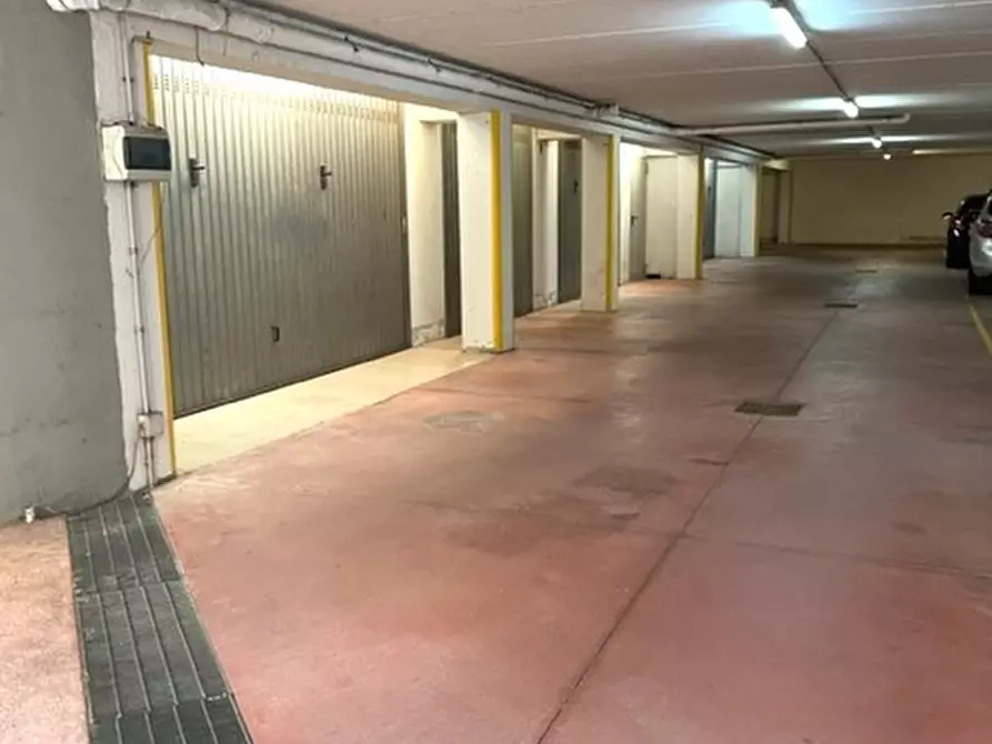 Immagine 4 di Magazzino in vendita  a Cagliari