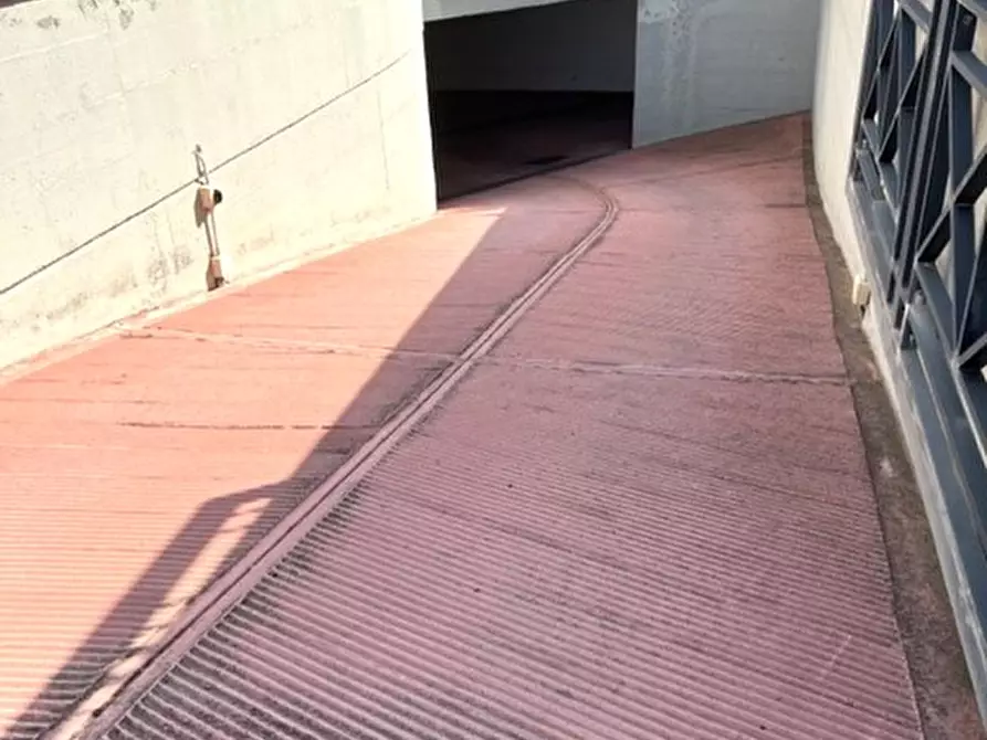 Immagine 5 di Magazzino in vendita  a Cagliari