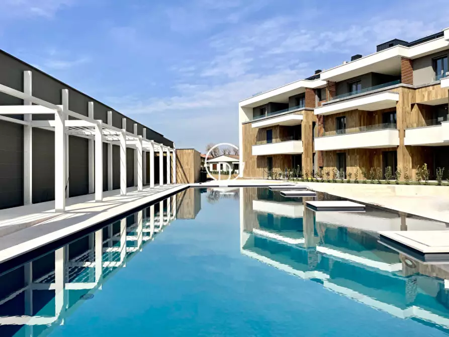 Immagine 5 di Appartamento in vendita  a Desenzano Del Garda