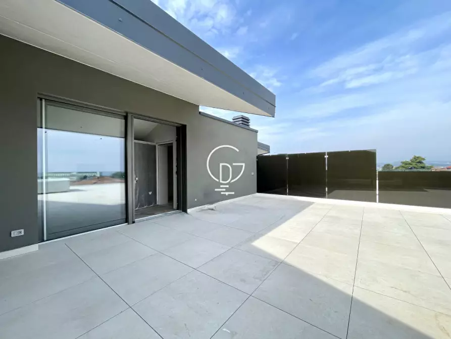 Immagine 9 di Appartamento in vendita  a Desenzano Del Garda