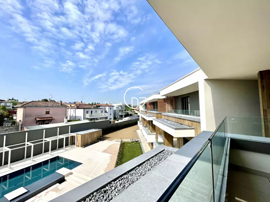 Immagine 11 di Appartamento in vendita  a Desenzano Del Garda