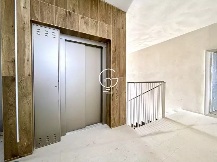 Immagine 12 di Appartamento in vendita  a Desenzano Del Garda