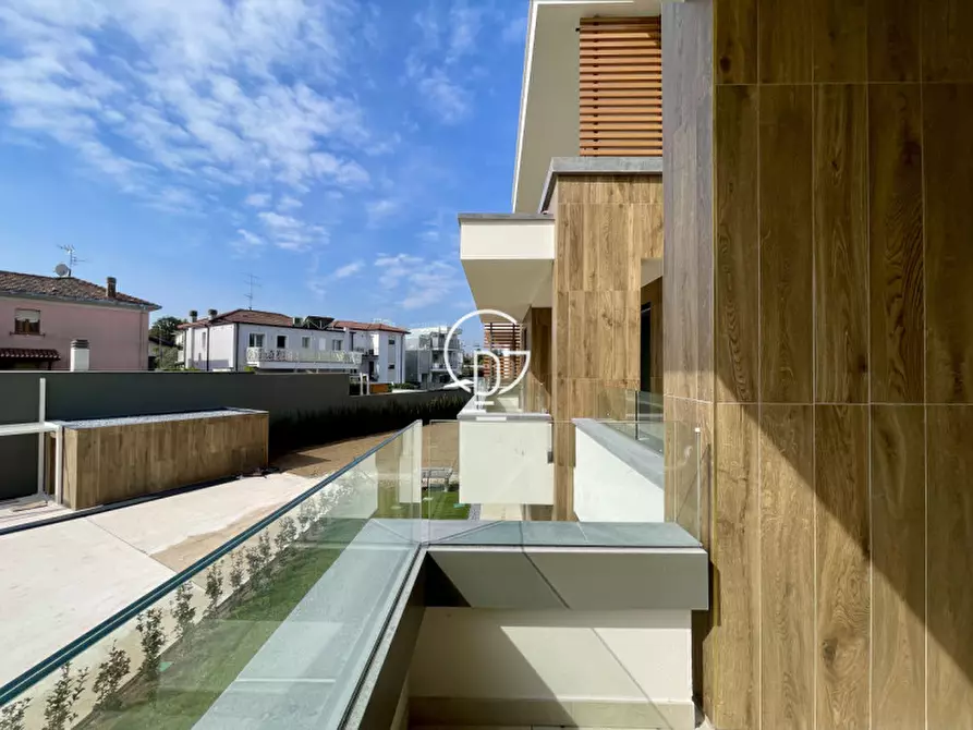 Immagine 15 di Appartamento in vendita  a Desenzano Del Garda