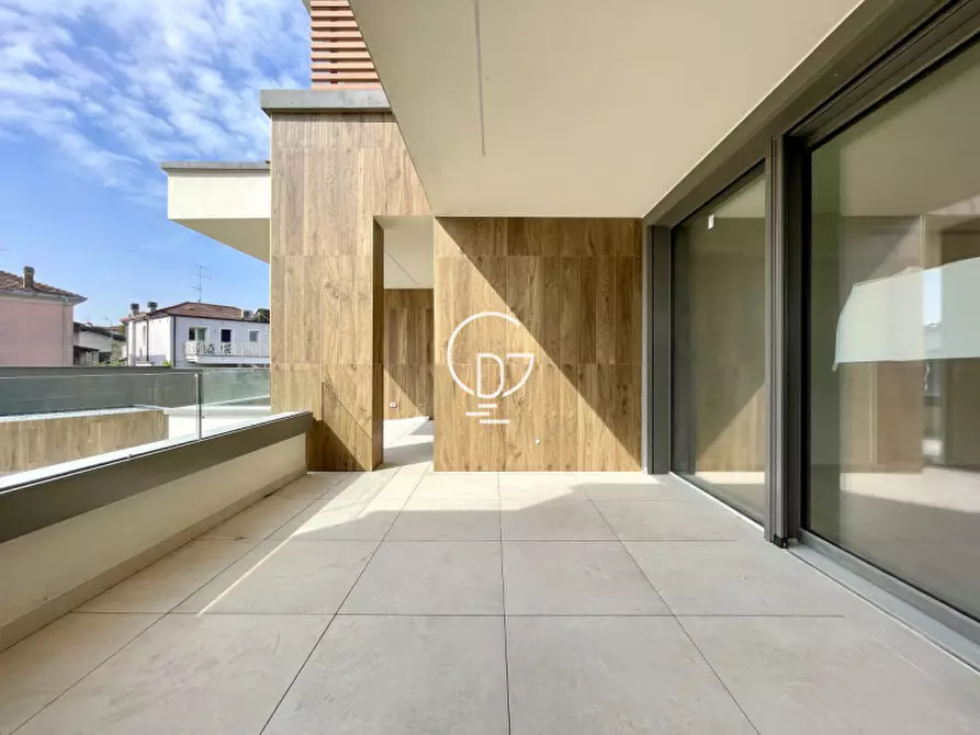 Immagine 16 di Appartamento in vendita  a Desenzano Del Garda