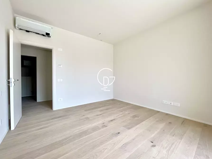 Immagine 17 di Appartamento in vendita  a Desenzano Del Garda