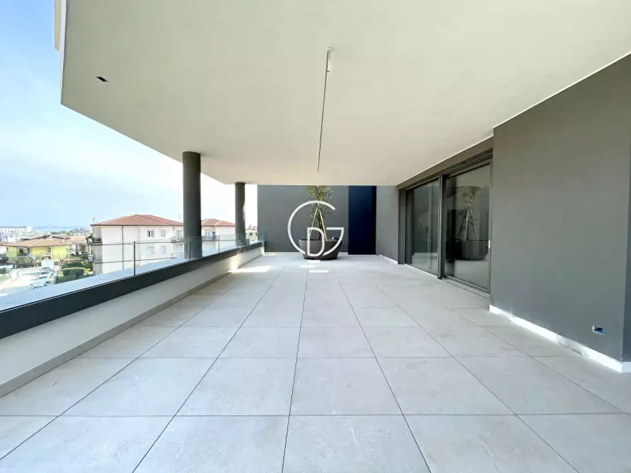 Immagine 19 di Appartamento in vendita  a Desenzano Del Garda