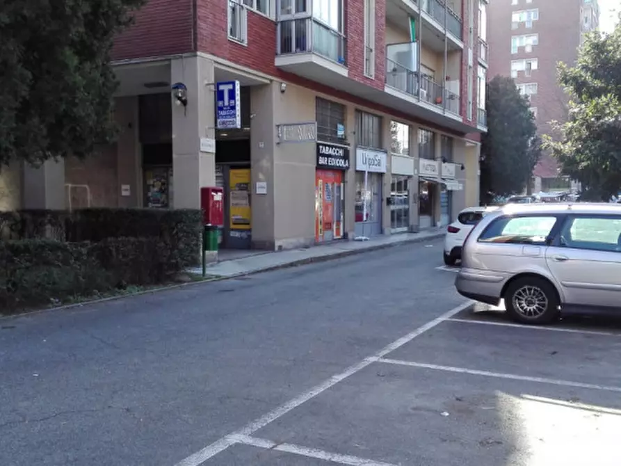 Immagine 2 di Negozio in vendita  in VIA  CASTELGOMBERTO 35 a Torino