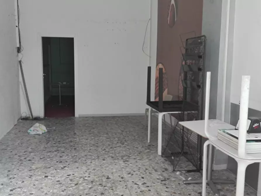 Immagine 5 di Negozio in vendita  in VIA  CASTELGOMBERTO 35 a Torino
