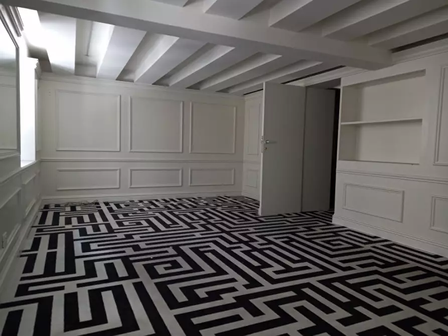 Immagine 2 di Negozio in affitto  in VIA TORNABUONI a Firenze