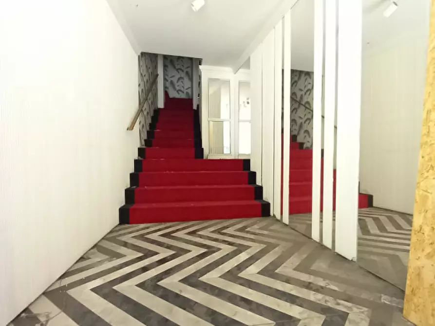 Immagine 4 di Negozio in affitto  in VIA TORNABUONI a Firenze