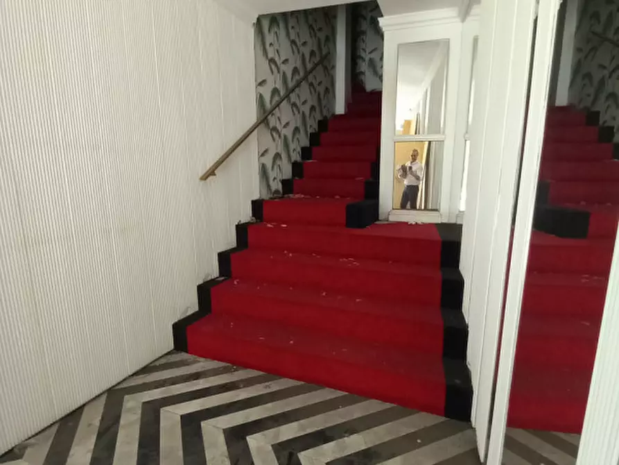 Immagine 6 di Negozio in affitto  in VIA TORNABUONI a Firenze