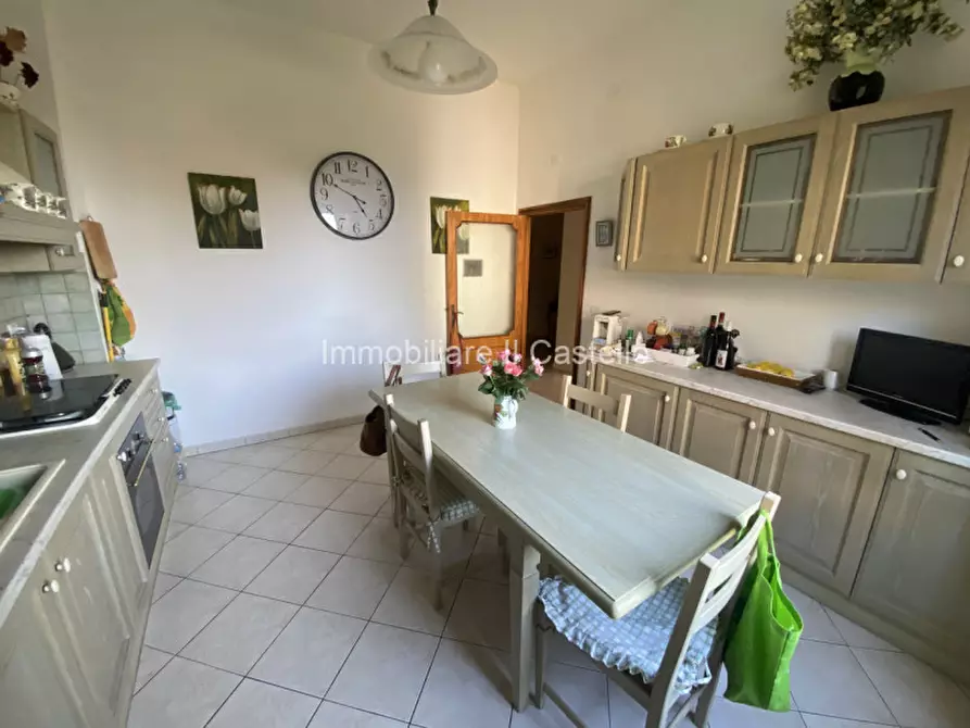 Immagine 11 di Appartamento in vendita  in Via delle Vittorie a Paciano