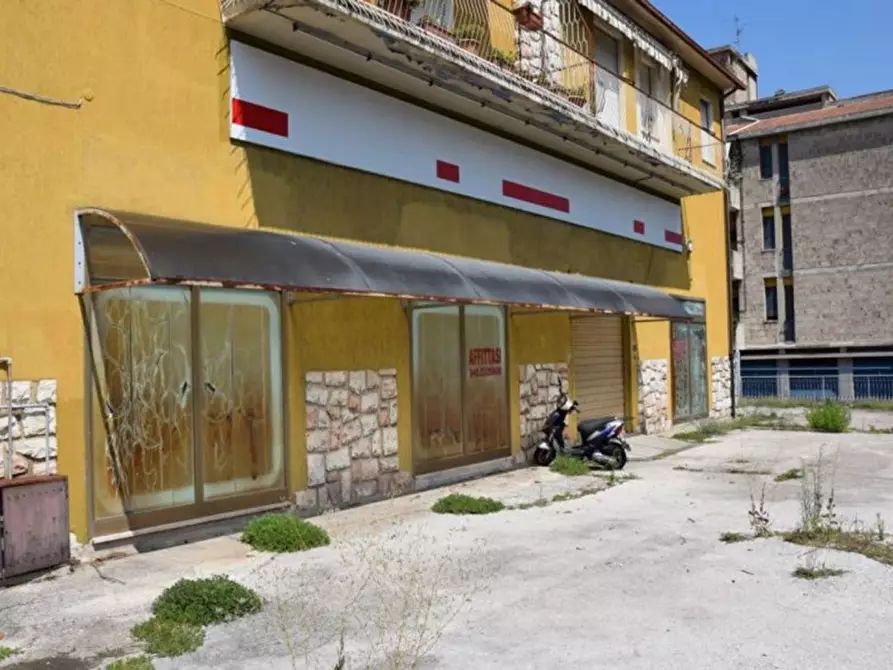 Immagine 1 di Negozio in vendita  in Via I° maggio a Spoleto