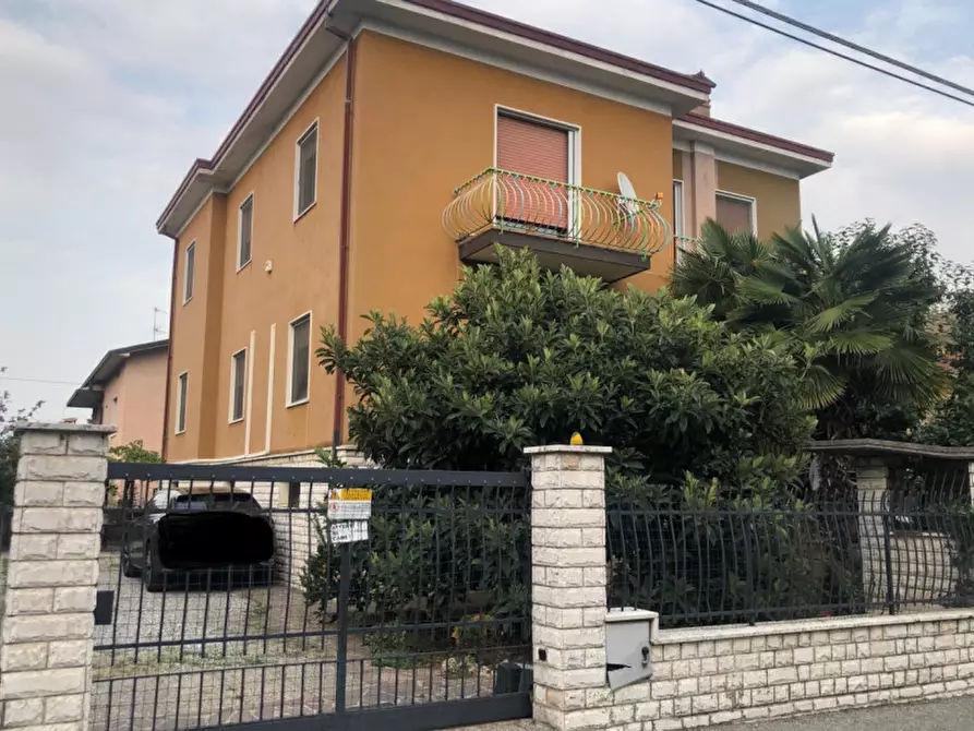 Immagine 1 di Villa in vendita  in via parenzo a Brescia