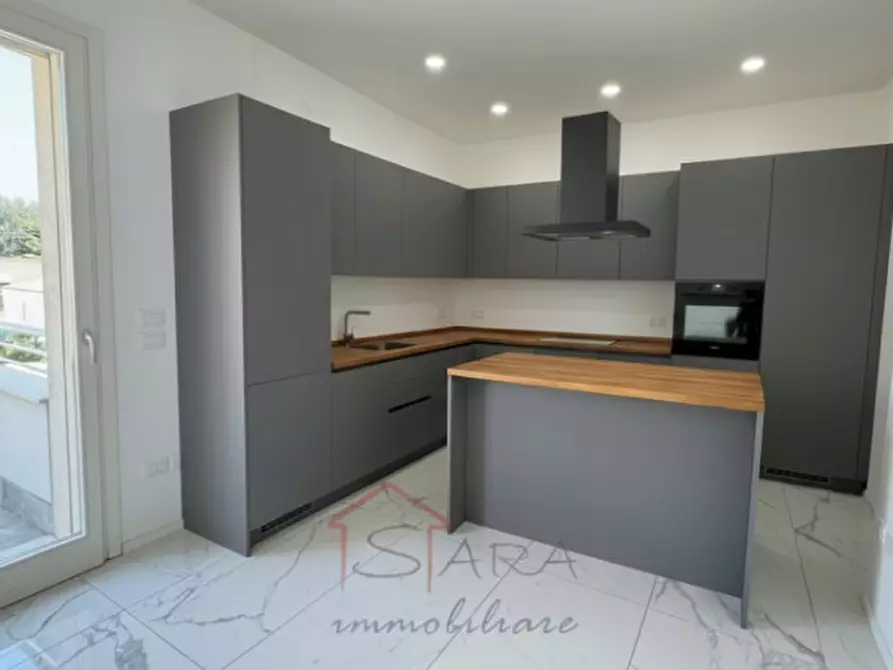 Immagine 1 di Appartamento in vendita  in Via Genova a Padova