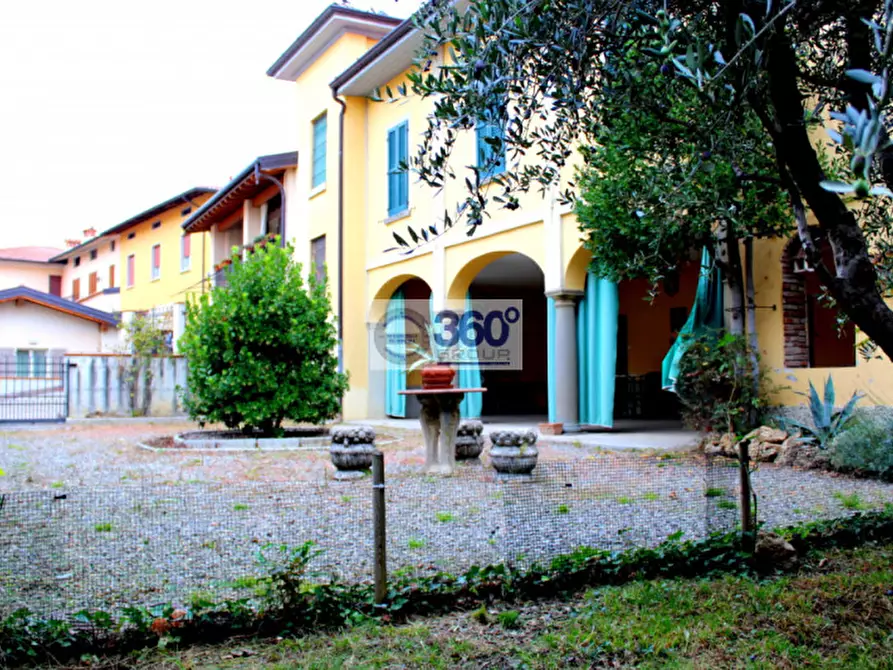 Immagine 1 di Villa in vendita  in Via cocchetti a Rovato