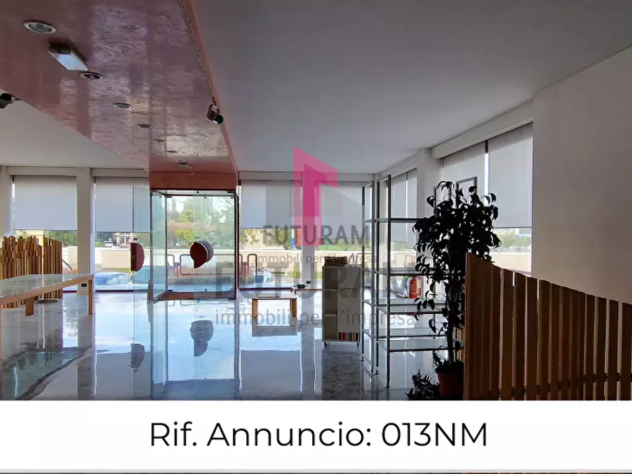 Immagine 1 di Negozio in vendita  in via valmarana a Noventa Padovana