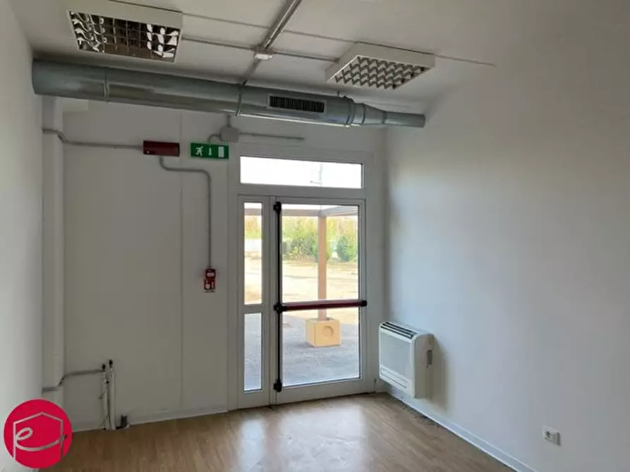 Immagine 9 di Attività commerciale in vendita  a Gatteo