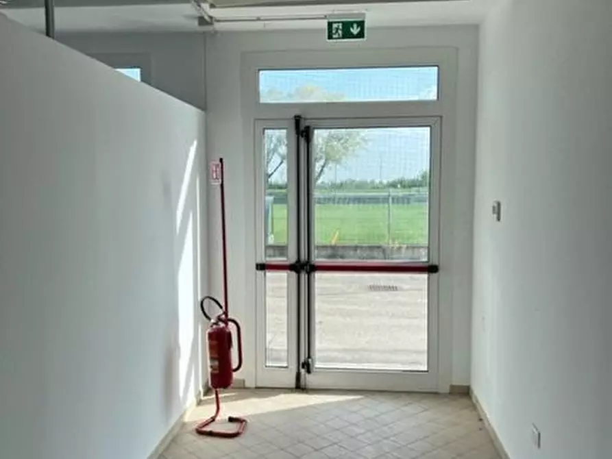 Immagine 10 di Attività commerciale in vendita  a Gatteo