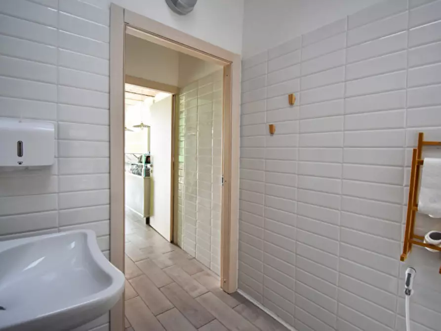 Immagine 11 di Attività commerciale in affitto  a Noceto