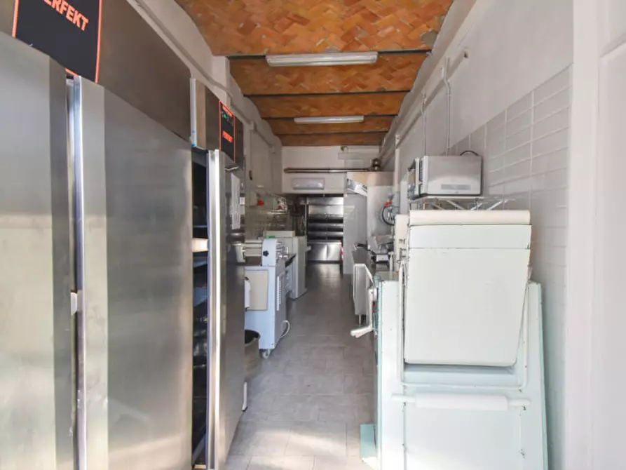 Immagine 12 di Attività commerciale in affitto  a Noceto