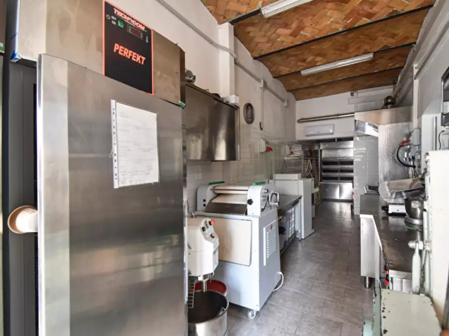 Immagine 13 di Attività commerciale in affitto  a Noceto