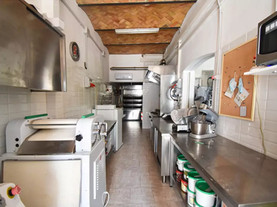 Immagine 15 di Attività commerciale in affitto  a Noceto