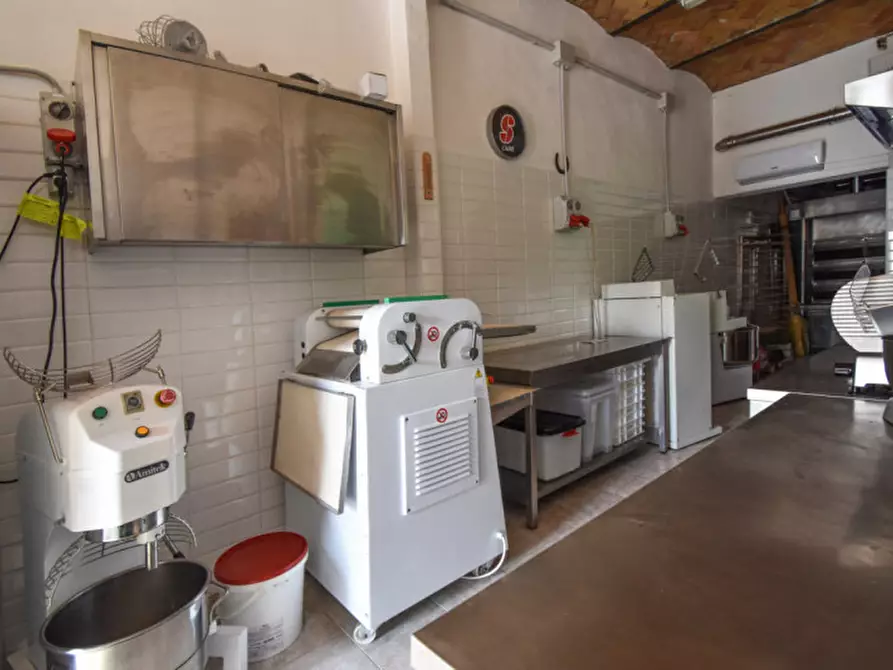 Immagine 16 di Attività commerciale in affitto  a Noceto